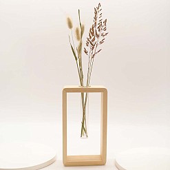 Jarrón minimalista de madera con tubo de laboratorio