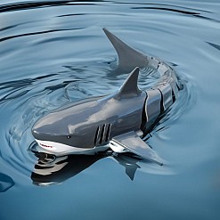 Mini tiburón teledirigido para jugar en el agua