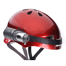 Con esta cámara podrás grabar tus propias  películas de acción . Incluye accesorios para que puedas engancharla a un casco, al manillar de una moto o incluso a tu cabeza. Ajusta bien la cámara para que no se mueva y comienza a grabar tu recorrido.Es sumergible hasta 3 metros, por lo que puedes  grabar debajo del agua  mientras buceas, un viaje en barco o tu la caída en un tobogán de agua. Graba vídeo digital sin interferencias en su  memoria interna  de 23 MB. También puedes ampliar su memoria con una tarjeta SD de hasta 2GB (no incluida).Su resolución óptica es de  307000 píxeles , funciona con dos pilas AA y tiene un micrófono incorporado.   Modelo: Oregon Scientific ATC 2K Helmet Cam  Grabación digital sin interferencias   Sumergible hasta 3 metros y resistente a golpes en condiciones extremas  Fácil montaje sobre cascos, manillares y demás equipamiento deportivo  Resolución 640 x 480 VGA a 30 frames por segundo  Cables USB y RCA incluidos para reproducir fácilmente en PC or TV (PAL