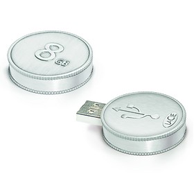 Mete esta memoria en tu cartera o bolsillo, y utilízala cuando necesites guardar o transportar fotos y documentos. Su innovador y sugerente diseño en forma de moneda es atractivo a la vez que p...