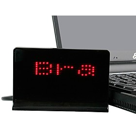 Este  letrero LED  mini es el perfecto sustituto de esos post-it y notas adhesivas que acaban desapareciendo entre el caos de tu escritorio. ¿Tus compañeros de trabajo no paran de hablar y no te dejan concentrarte? ¿Quieres salir a hacer un descanso? ¿Te aburres? Envía mensajes electrónicos al resto de la oficina, desde tu mesa. El letrero electrónico es de color negro, y las letras de los mensajes se iluminan en rojo brillante. Conéctalo a tu ordenador vía USB y configura con un  sencillo software  los mensajes que quieres que aparezcan en el letrero. Los textos atraviesan la pantalla a modo de  scroll , apareciendo por la derecha, por la izquierda, por arriba o por abajo. También puedes dejarlos congelados o crear un efecto flash. Y lo mejor es que cada mensaje irá acompañado de un efecto sonoro. Será en centro de atención de la ofi y todo querrán pasarse por tu mesa para ver de cerca este  práctico y divertido letrero USB . Requisitos del sistema:   PC con puerto USB Windows Vista /