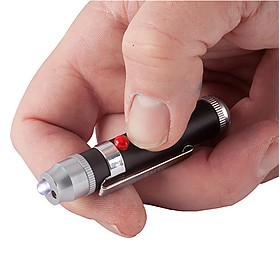 El pequeño LaserLite Llavero Linterna y Puntero Láser es un gadget multifuncional que incorpora una potente linterna LED, ideal para iluminar el interior de tu bolso y pequeños espacio...