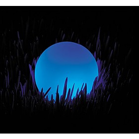¿Para que sirve Bubble? En realidad, para lo que tú quieras. Bubble podría ser una original lámpara o un curioso objeto decorativo, pero su increíble diseño redondeado y su color entre brillant...