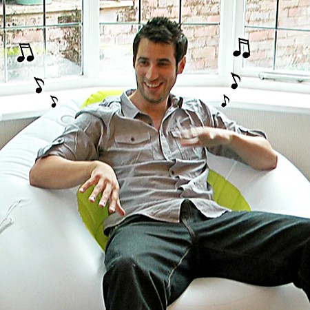 Sillón hinchable con altavoces iMusic