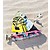 Vete con tu barco a la playa pero no lo metas en el agua, ¡es de cartón!
