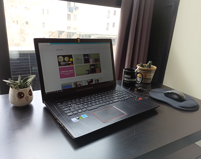Escritorio de un teletrabajador