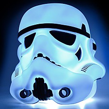 Lámpara grande con forma de casco de stormtrooper