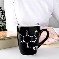 Taza para cafeinómanos con la molécula del café