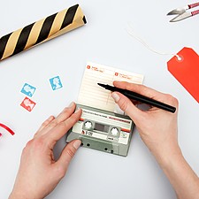 Tarjeta con mensaje de voz personalizable con forma de cassette