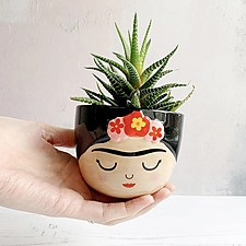 Maceta con forma de Frida Kahlo en tamaño mini