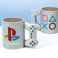 Taza con forma de mando de la PlayStation