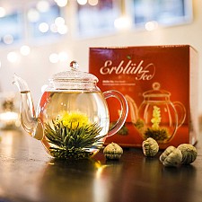 Set de regalo con tetera y 6 variedades de flores de té blanco
