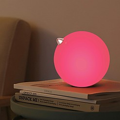 Lámpara de diseño minimalista en forma de pollito