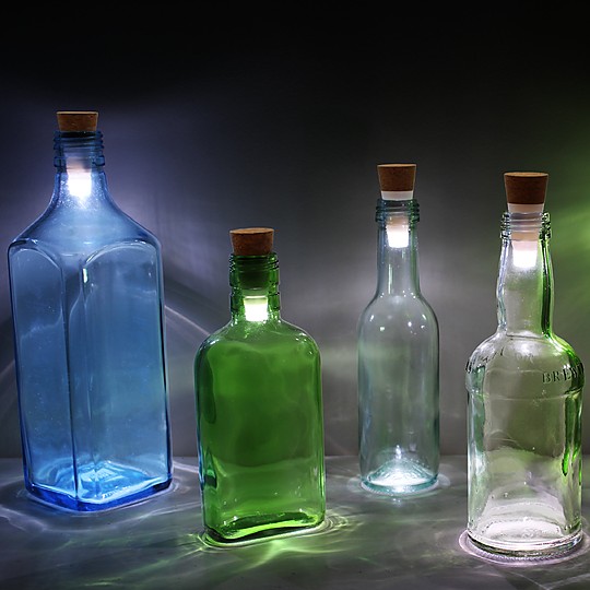 Un tapón que transforma las botellas en lámparas
