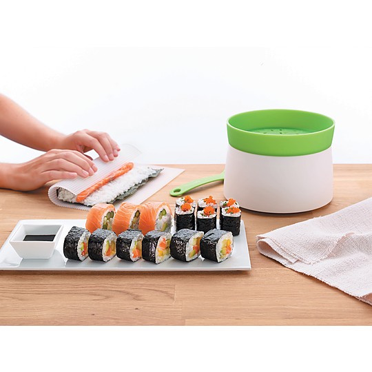 Sushi perfecto y delicioso preparado en casa