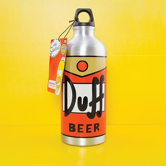 El logo de la cerveza Duff en tu botella de agua