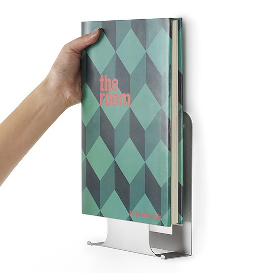 Una estantería invisible para mostrar tus libros