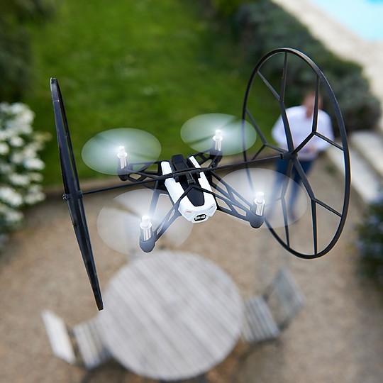 Un mini drone ultraligero y ultradinámico