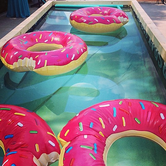 Llena tu piscina de donuts