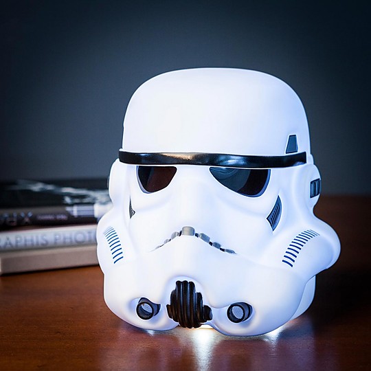 La lámpara Stormtrooper emite una suave luz de ambiente