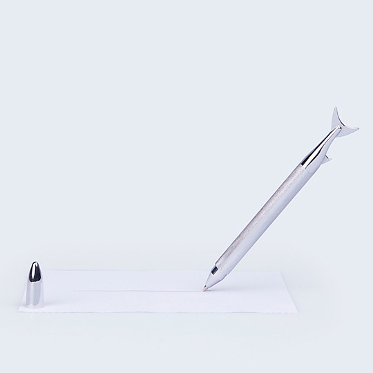 Un bolígrafo de metal para fans de la ictiología