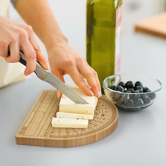 Una tabla de cortar queso de diseño