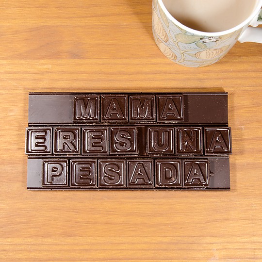 La tableta de Chocolate Mamá, Eres una Pesada