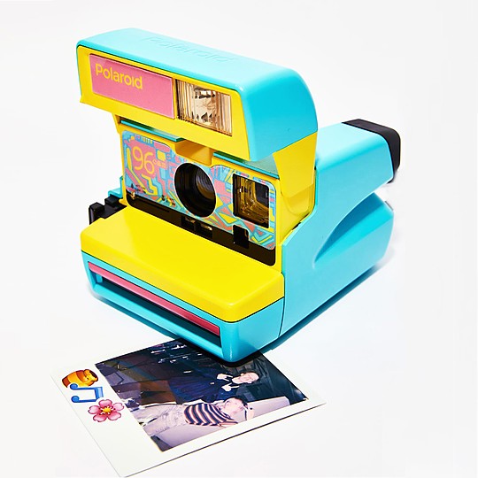 La cámara instantánea Polaroid 600 recuperada y customizada