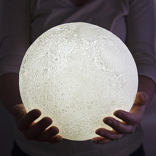 La lámpara luna en tamaño gigante