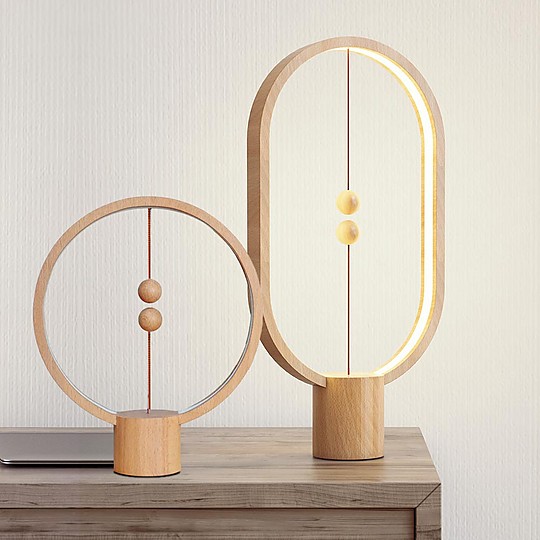 Heng: la lámpara de equilibrio de madera