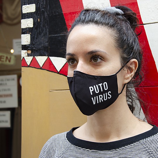 Mascarilla de protección con mensaje contundente