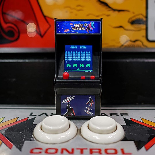 La mini consola arcade de bolsillo de Space Invaders