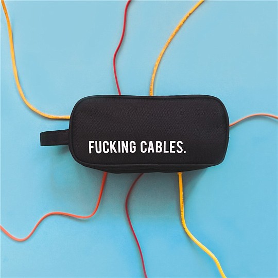Lo puedes llevar de viaje o usarlo para guardar los cables en casa