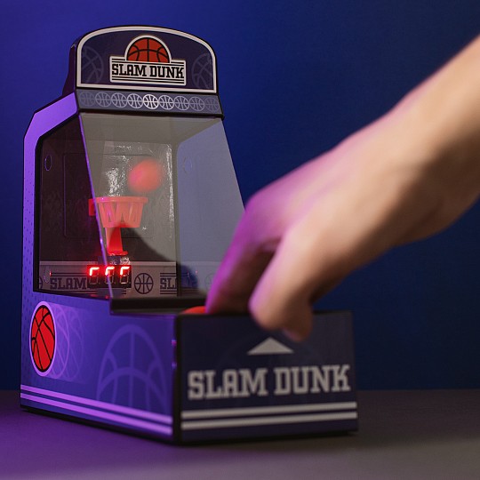 Mini arcade retro con juego de baloncesto