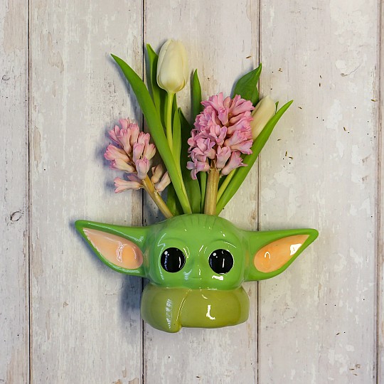Florero de pared con forma de Baby Yoda