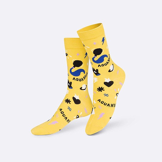 Los calcetines de Acuario son de color amarillo