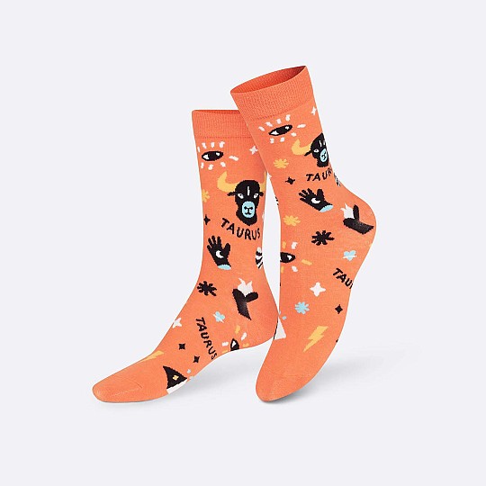 Los calcetines de Tauro son de color naranja