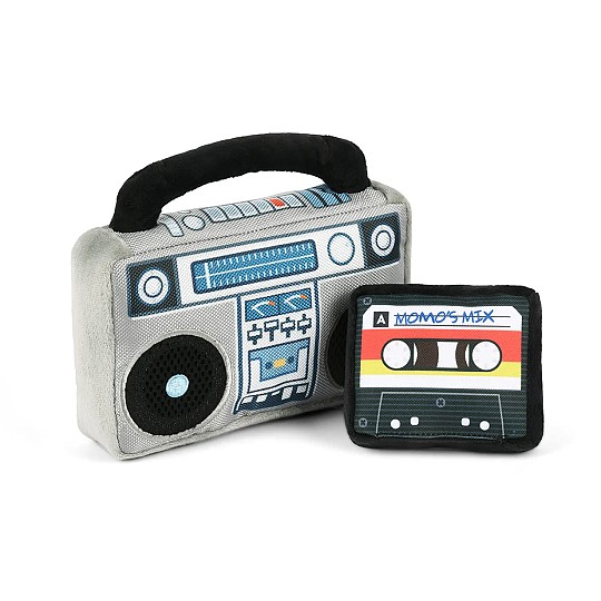 El radiocassette tiene un cassette en su interior