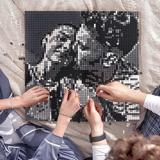 Construye un cuadro pixel art con tu foto con el kit de construcción de Mozabrick