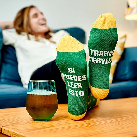 Estos calcetines piden la cerveza por ti