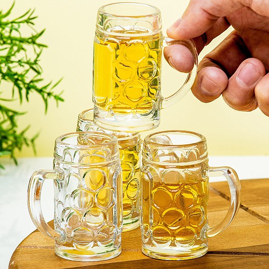 Vasos de chupito en forma de jarra de cerveza