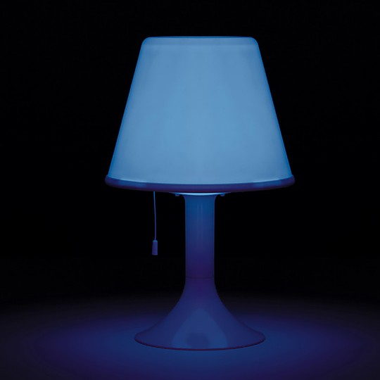 La lámpara a su paso por el color azul