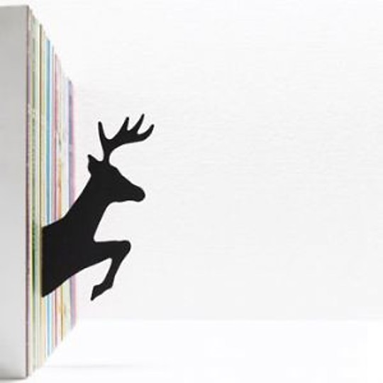 Un ciervo saltando de tu biblioteca