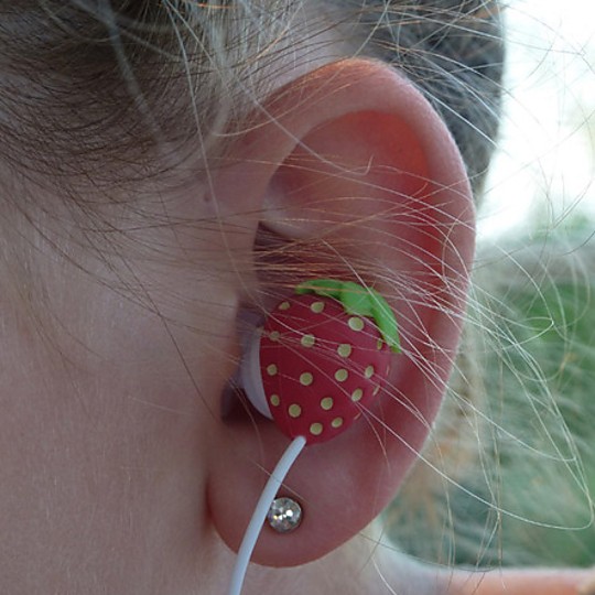 Ponte estas deliciosas fresas para oír tu música