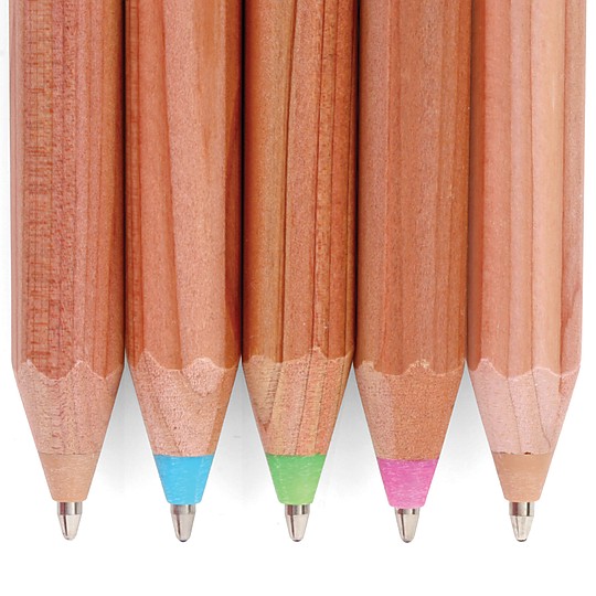La punta imita la de un lápiz de colores