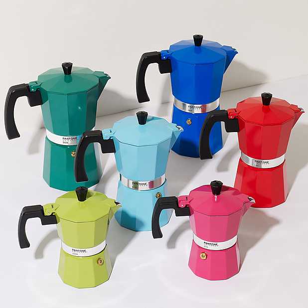 Cafetera Italiana Pequeña Pantone Rosa 215. Curiosite