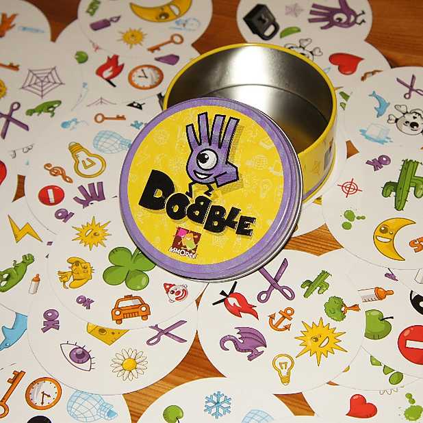 Dobble - Juego de Cartas en Español : : Juguetes y juegos