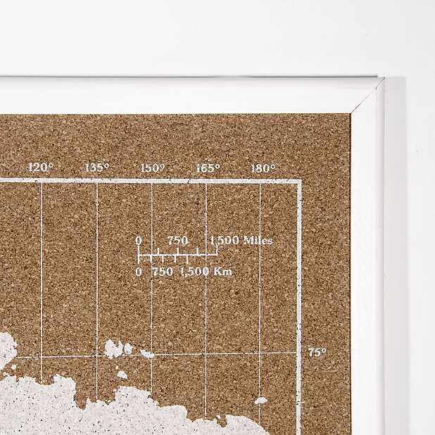 Tablero de corcho con mapamundi serigrafiado en blanco y marco blanco.  Curiosite