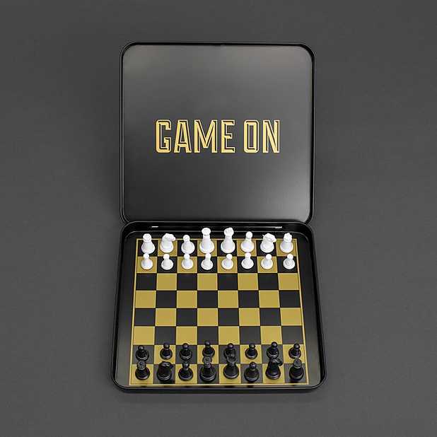 KOKOSUN Mini juego de ajedrez magnético de viaje 6.5 pulgadas juguetes educativos/regalo para niños y adultos tablero de ajedrez plegable y fácil de llevar piezas negras y blancas 