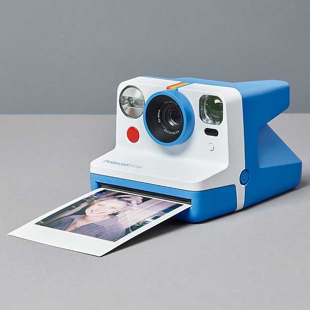 Cámara instantánea Polaroid Now.